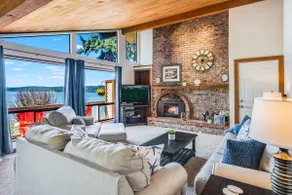 Bridgeview Lookout w/ Vast Water Views & Hot Tub! - Image 4