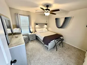 3B/2B/Retreat w/Large Kitchen - Image 3