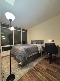 Modern 2 Bed & 2 Bath Apartment- Brentwood NW - Image 2