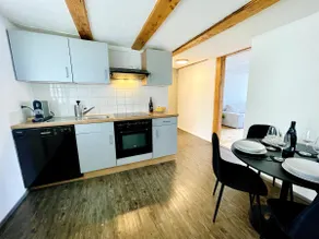 -The Urbanist- Central 2 BD Free Parking Fast WiFi - Image 4