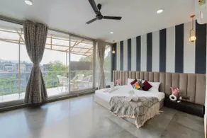 Atlanta 3BHK - Pool - TT - Snooker Table - Image 4
