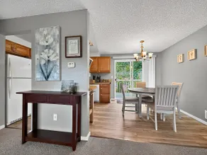 3BR Shabby Chic Home Near the Lake - Image 4