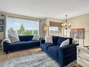 3BR Shabby Chic Home Near the Lake - Image 2