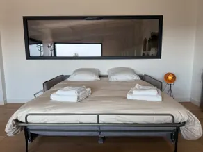Unusual accommodation with a view of the planes - Image 2