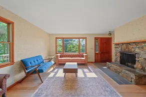 Classic New England Home with a Swimming Pool - Image 4