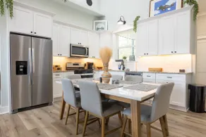 Lofty Lakeside Cottage Getaway: Quick Walk to Lake - Image 3