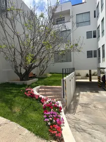 Downtown apartment with green areas. - Image 3