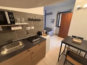 Apartment a stone's throw from the river - Image 2