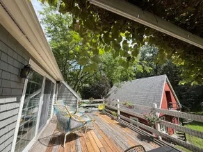 Beautiful House in the Woods, Huge Yard, Hot Tub - Image 2