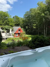 Beautiful House in the Woods, Huge Yard, Hot Tub - Image 4