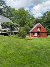 Beautiful House in the Woods, Huge Yard, Hot Tub - Image 5