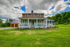 Charming Renovated Cottage on Country Road - Image 4