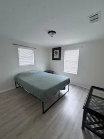 Cozy Wood Cottage in Tyler - Image 3