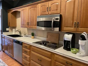 Boutique Lofted Suite on the Square - Image 5