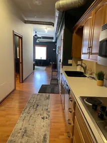 Boutique Lofted Suite on the Square - Image 4