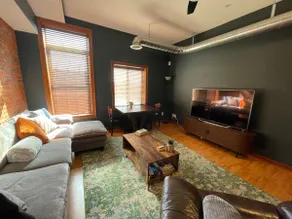Boutique Lofted Suite on the Square - Image 3