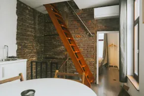2 bedrooms triplex in historic heart of Liege - Image 3
