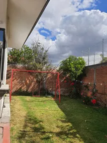 Spacious house with garage and patio - Image 4