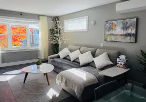 Stylish 4BR Home • Downtown • Free Parking 3 Baths - Image 2