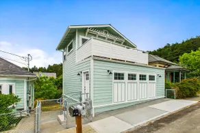 Coach House with Loft - Image 5