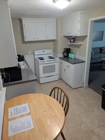 Cozy 2 Bedroom Apartment - Image 5