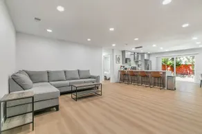 SJ Luxury 4BR Home | Sleeps 10 - Image 5