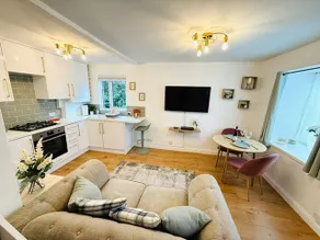 Luxury house with stunning garden in StAlbans - Image 2