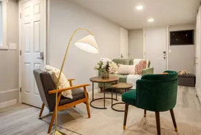 Cozy 2BR Duplex with Outdoor Space by the Sea - Image 2
