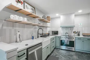 5BR Home | Sleeps 10 | Hot Tub + Game Room #Lake - Image 4