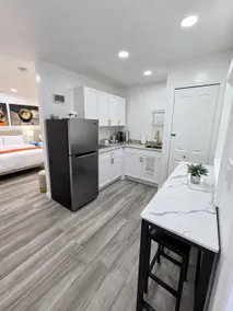 Escape to the ”Golden Suite” Private & Near Disney - Image 3