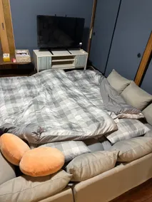 You can lie down and relax. * A private, standalone house with free parking for up to 2 cars * Sleeps 1-8 people - Image 2