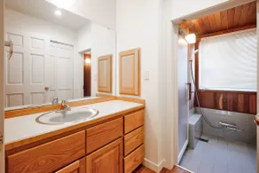An extraordinary experience in a high-quality American house for adults, surrounded by a flowing hot spring and the gentleness of wood - Image 4