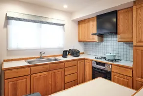 An extraordinary experience in a high-quality American house for adults, surrounded by a flowing hot spring and the gentleness of wood - Image 3