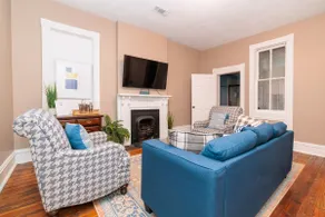 Salem Historic Downtown 3-Bedroom Suite - Image 3