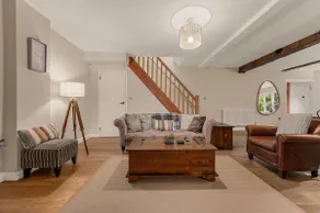 2 Bed Bowdon Cottage Free Parking - Image 2
