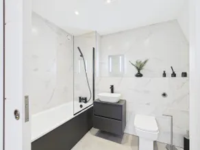 Bright & Modern Flat | Sleeps 4 | Great Location - Image 3