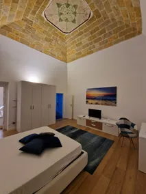 Apartment with fresco - Image 2