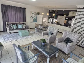 Tranquil King-Size Cottage Retreat - Image 3