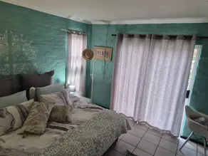Tranquil King-Size Cottage Retreat - Image 5
