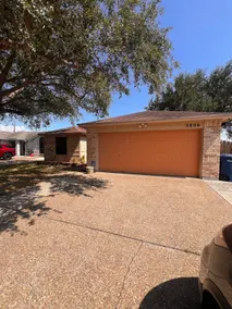 Cozy 3-BR Calallen Retreat w/ Fireplace & Garage - Image 2