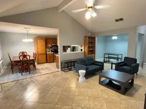 Cozy 3-BR Calallen Retreat w/ Fireplace & Garage - Image 4