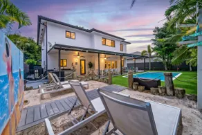5BR Tropical Villa • Game Room, Heated Pool • BBQ & Mini Golf - Image 4