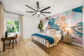 Stylish 2BR w Spa Patio - Image 5
