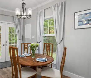 Southern Front Porch, Newly Renovated, Comfortable - Image 4