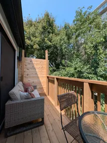 Cozy Corktown Townhouse w/Garden and Balcony - Image 2
