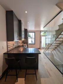 Cozy Corktown Townhouse w/Garden and Balcony - Image 4