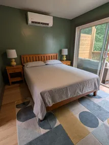 Cozy Corktown Townhouse w/Garden and Balcony - Image 3