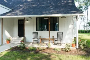 Flower Farm Stay | Fresh-Cut Blooms | Sleeps 7 - Image 3