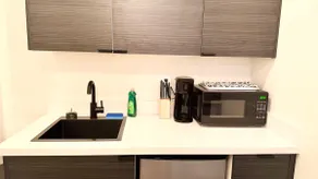 Private King Suite + Office + Gigabit Wi-Fi - Image 5