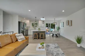 Stylish Bellevue Retreat - Image 4